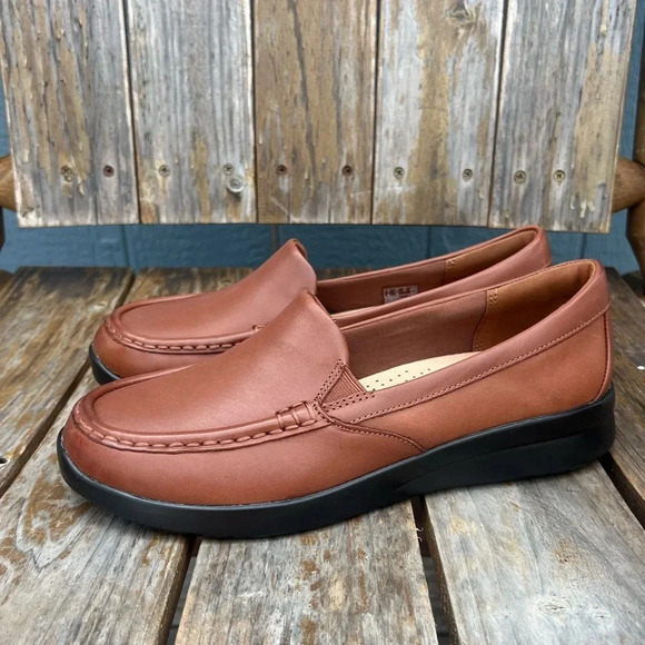 Clarks Shoes - Clarks Collection Leather Slip-Ons Womens US Size 9.5 Brown Comfort Lightweight